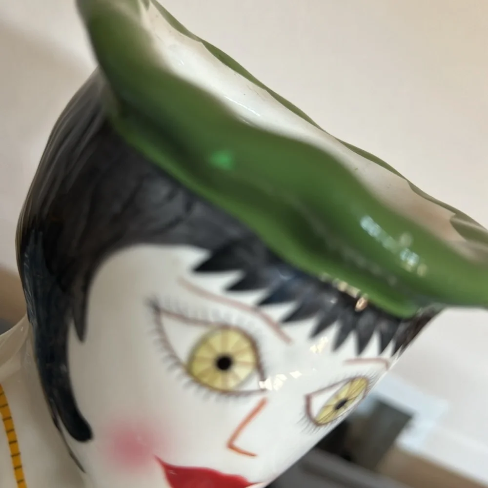SUSAN PAILEY “DAISY” FLOWER VASE 11”